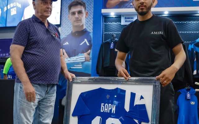 Стотици фенове изпратиха Билал Бари