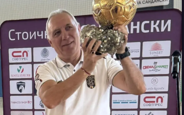 Стоичков отбеляза юбилея си с песен и празнично послание към феновете
