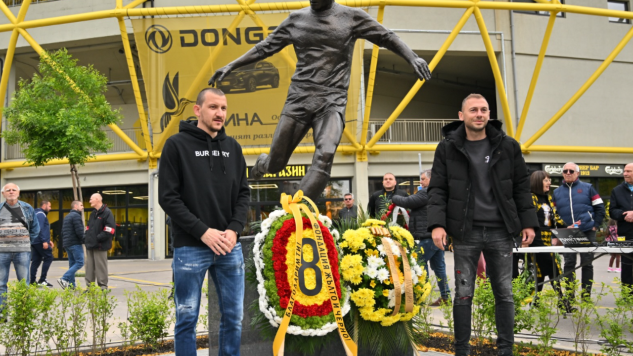 Ботев увековечи Чико: Откриха паметник на Дерменджиев пред „Колежа“
